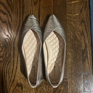 EUC birdies size 7.5 gold pointed toe